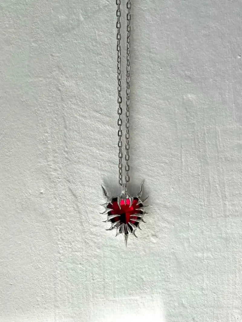 1PC New Vintage Thorn Heart